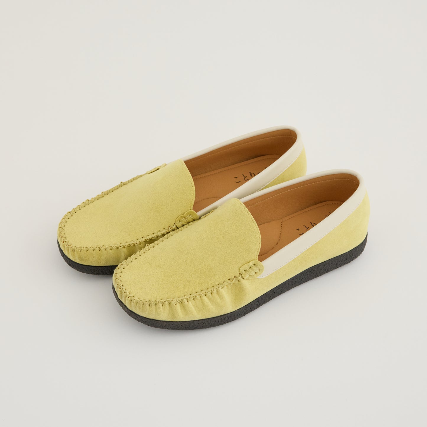 ことりっぷ×クロールバリエ モカシンローファー