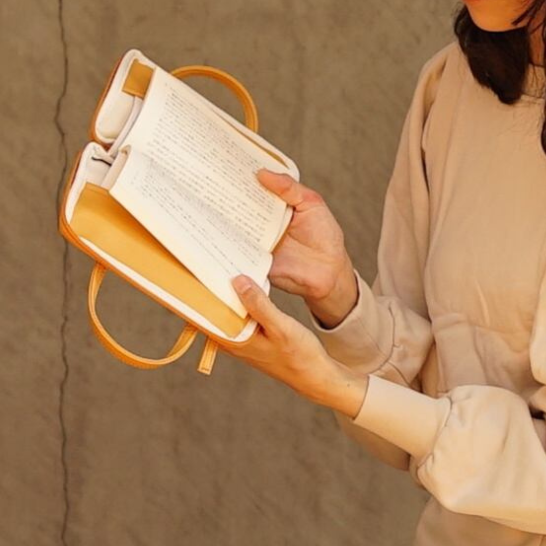 読むしかできないハンドバッグ