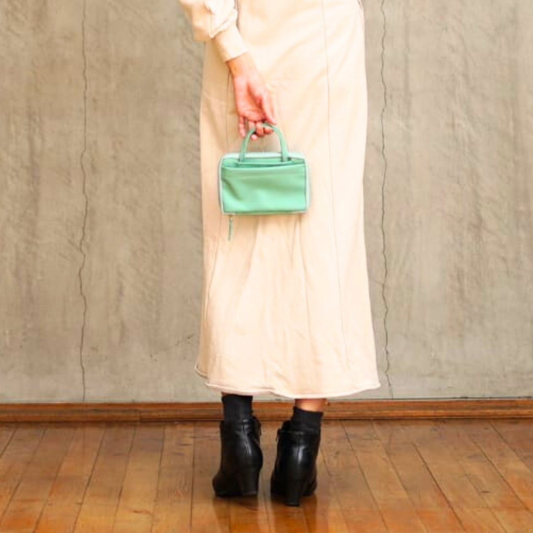 読むしかできないハンドバッグ