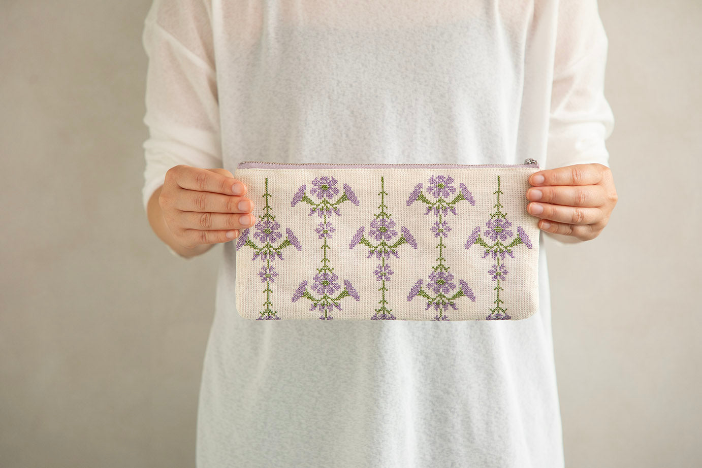 刺繍ポーチ ベルフラワー【テンジンファクトリー】