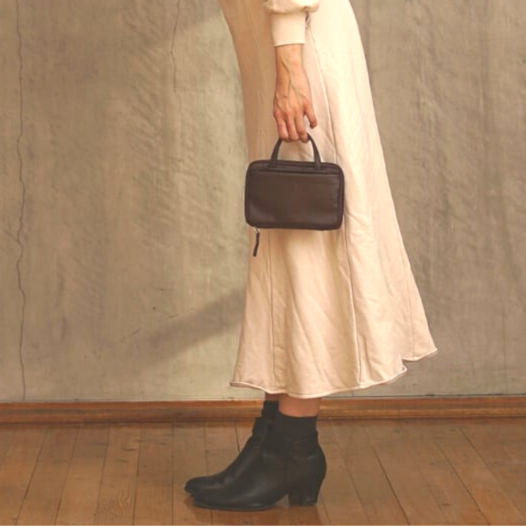 読むしかできないハンドバッグ