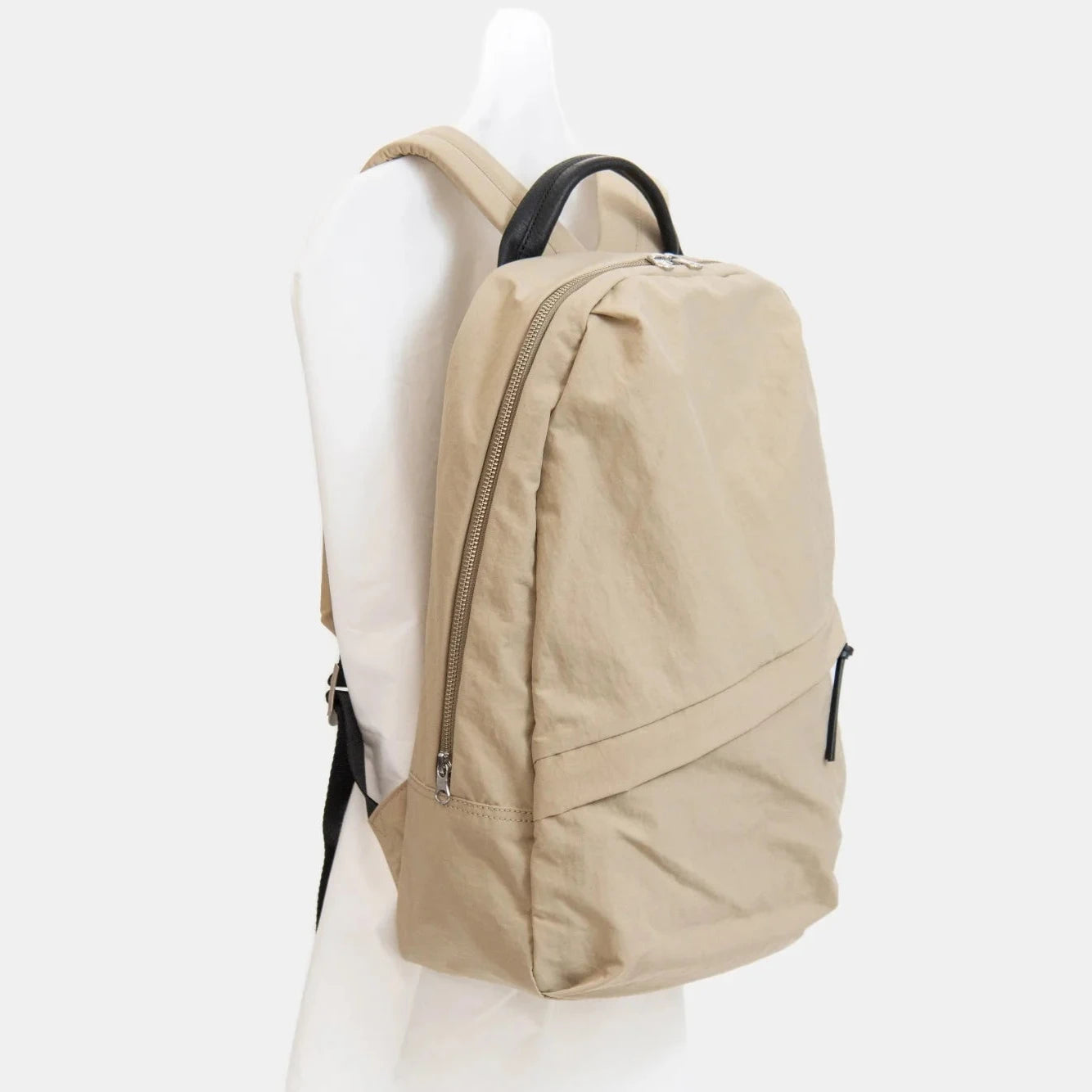 ライトナイロンリュックM|NIZYU KANO にじゅうかのう