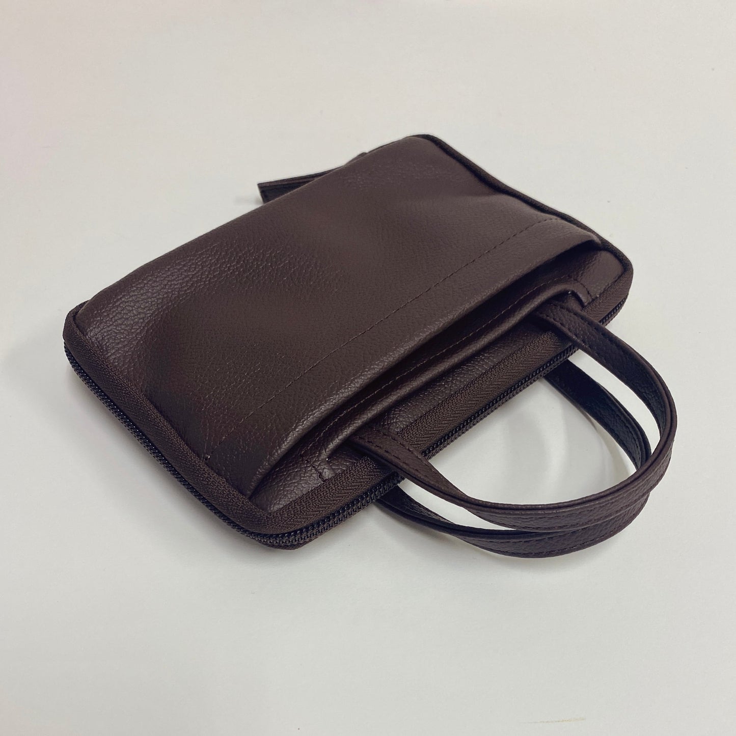 読むしかできないハンドバッグ