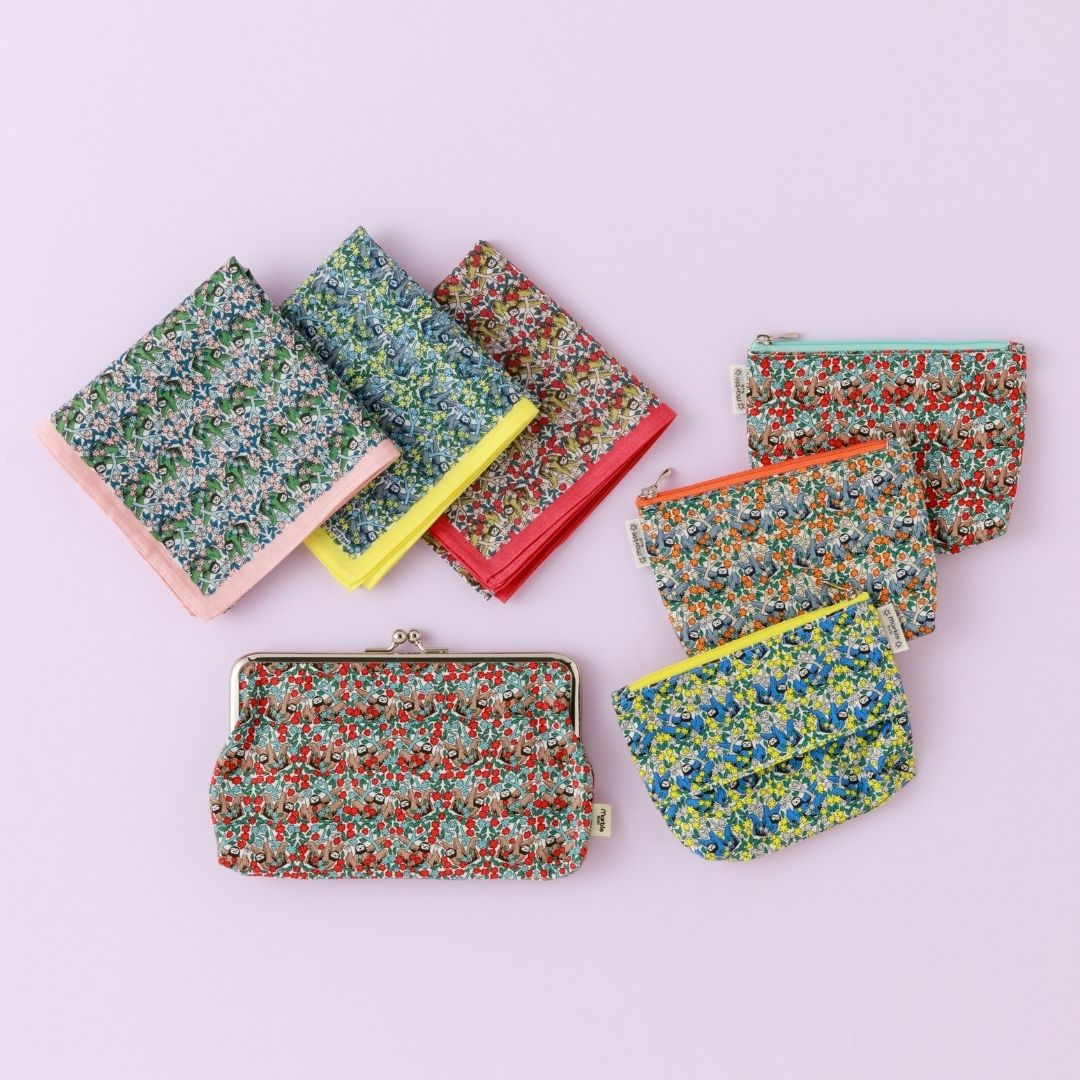 ナマケモノのおさんぽ柄|ティッシュPouch flower sloth【marble SUD】