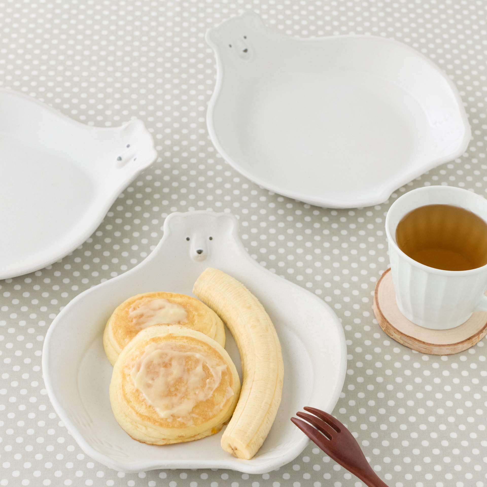 シロクマのお皿 大【よしざわ窯】 – ことりっぷオンラインストア