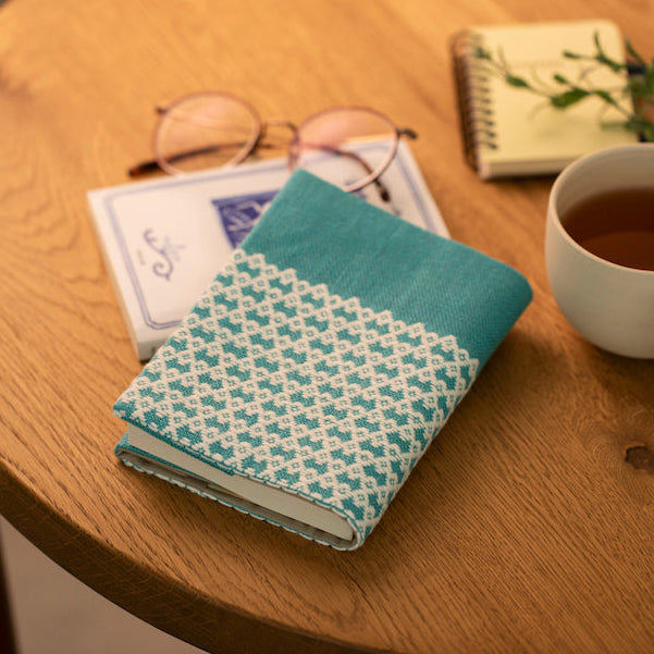 こぎん刺しブックカバー【東北スタンダードマーケット×弘前こぎん研究所】