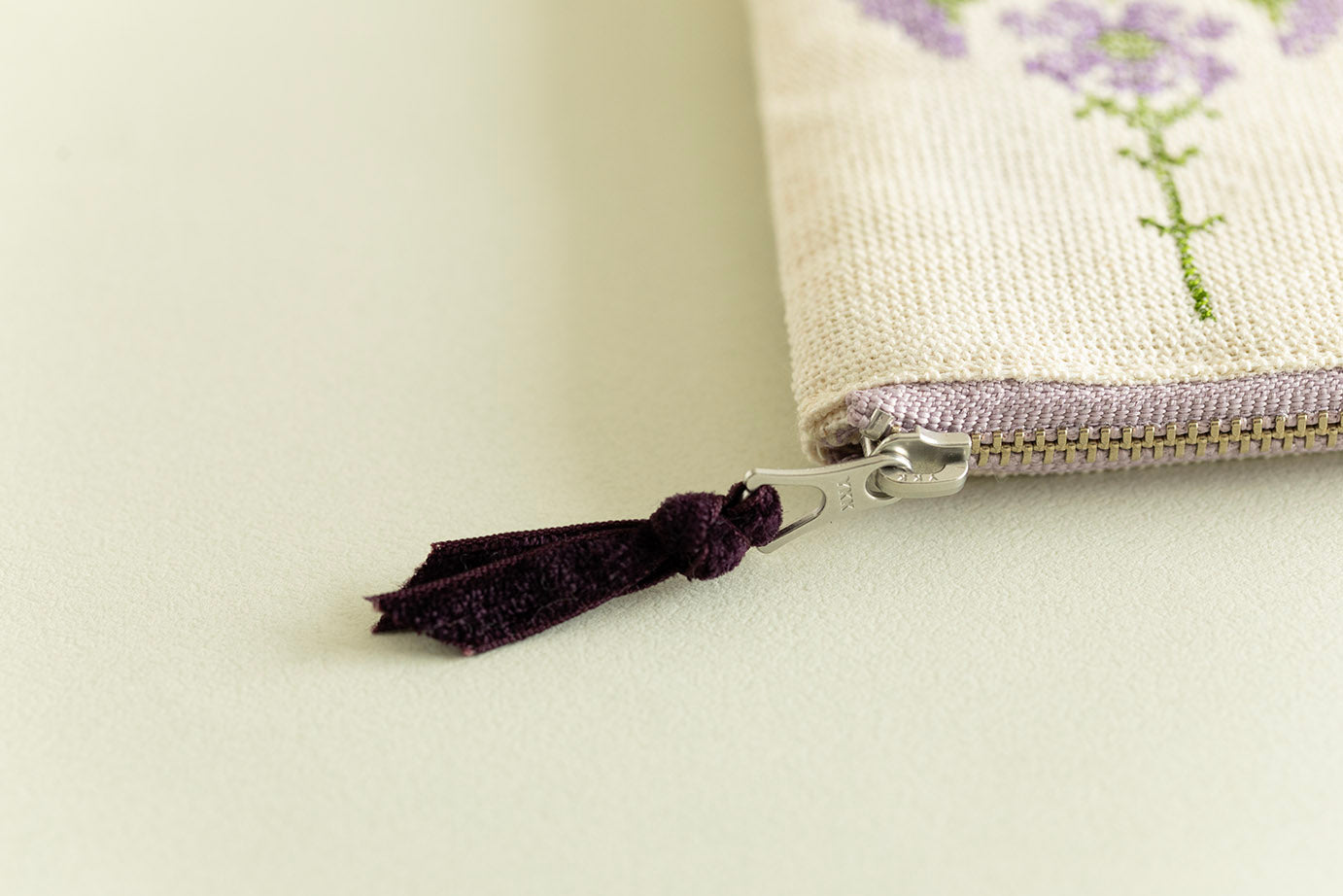 刺繍ポーチ ベルフラワー【テンジンファクトリー】