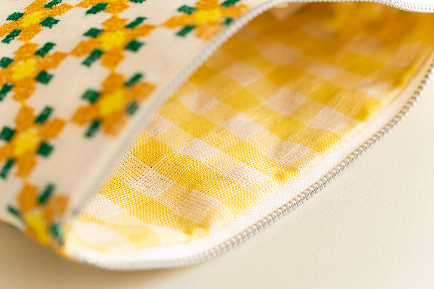 刺繍ポーチ ダンデライオン【テンジンファクトリー】