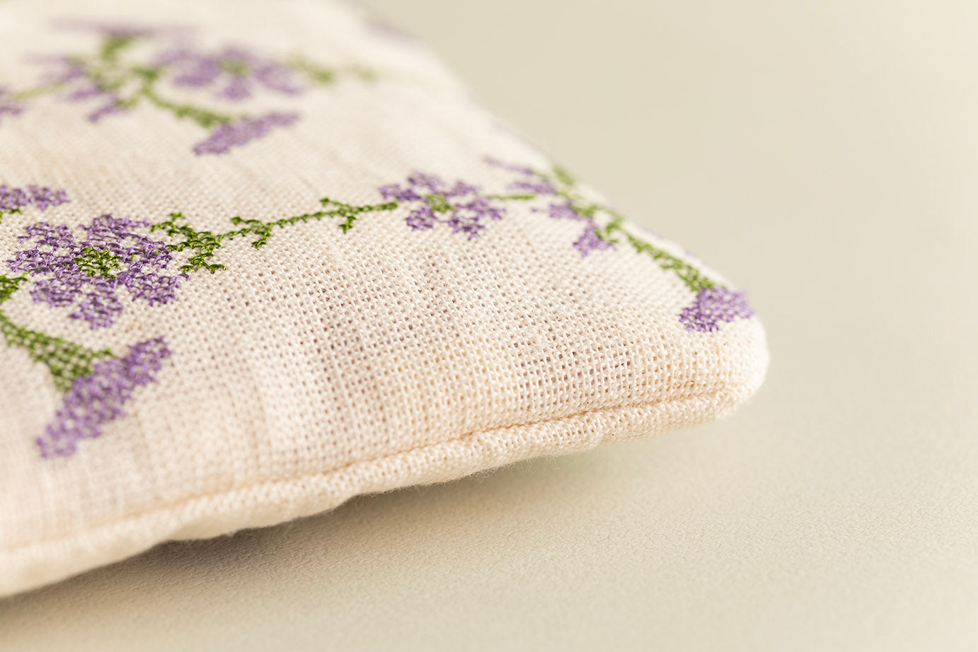 刺繍ポーチ ベルフラワー【テンジンファクトリー】