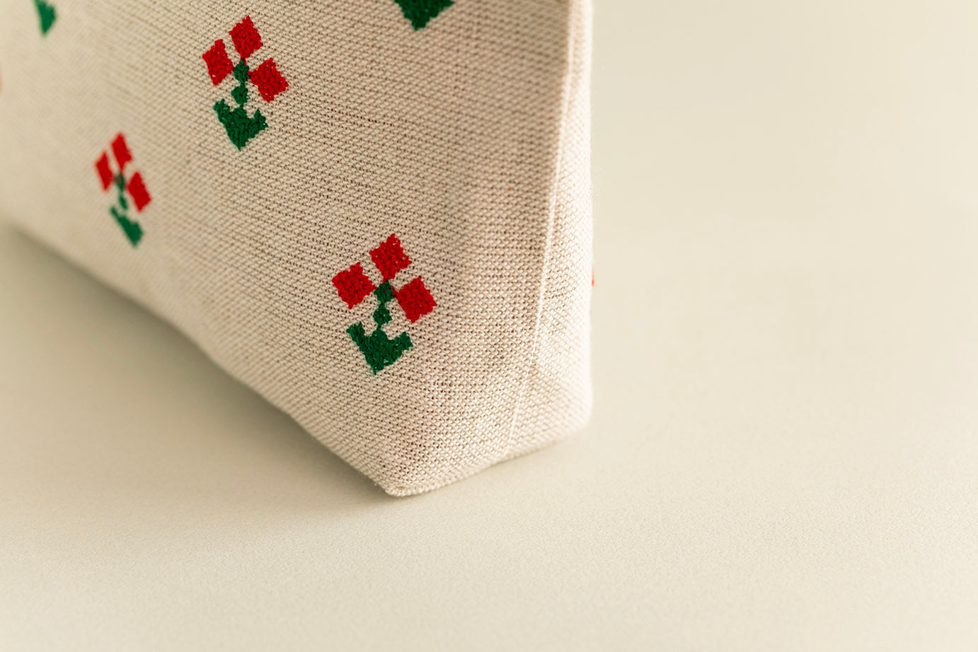 刺繍ポーチ アマリリス【テンジンファクトリー】