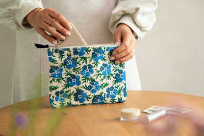 刺繍ポーチ 青い花【テンジンファクトリー】