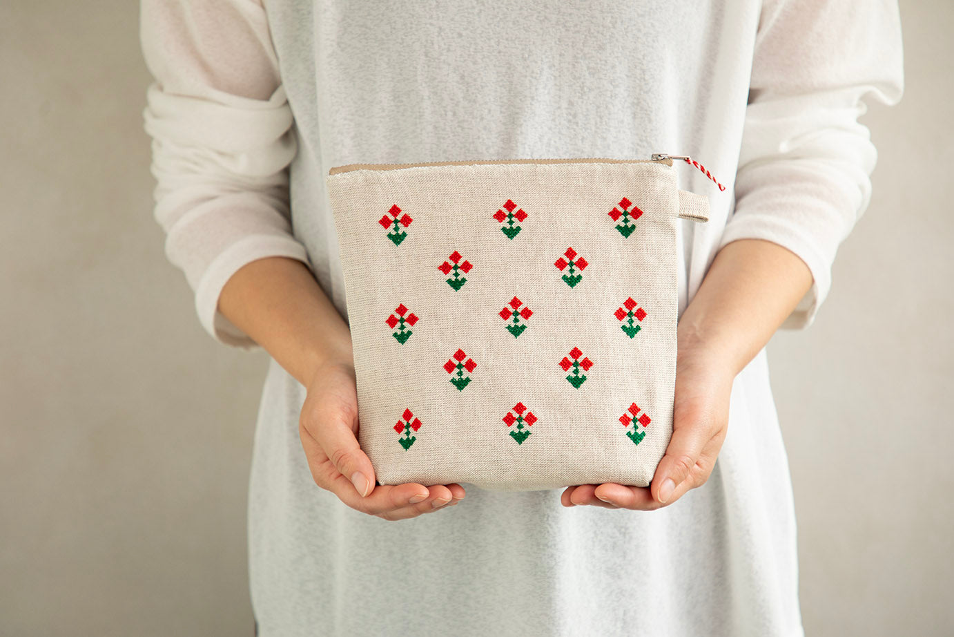 刺繍ポーチ アマリリス【テンジンファクトリー】