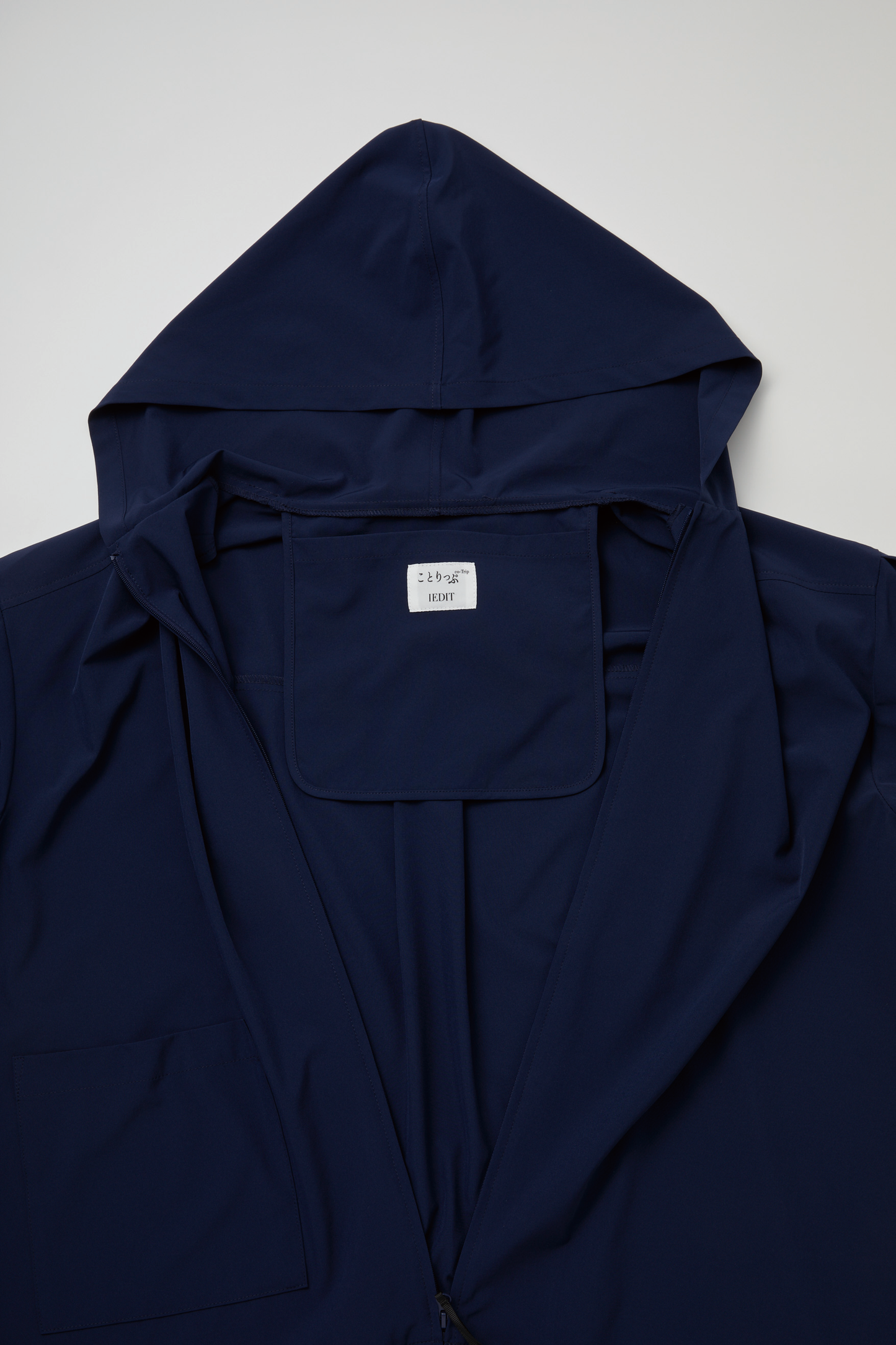 旅のアイデアを詰め込んだ撥水・ＵＶカットほのかわフーディーブルゾン【フェリシモ×ことりっぷ】