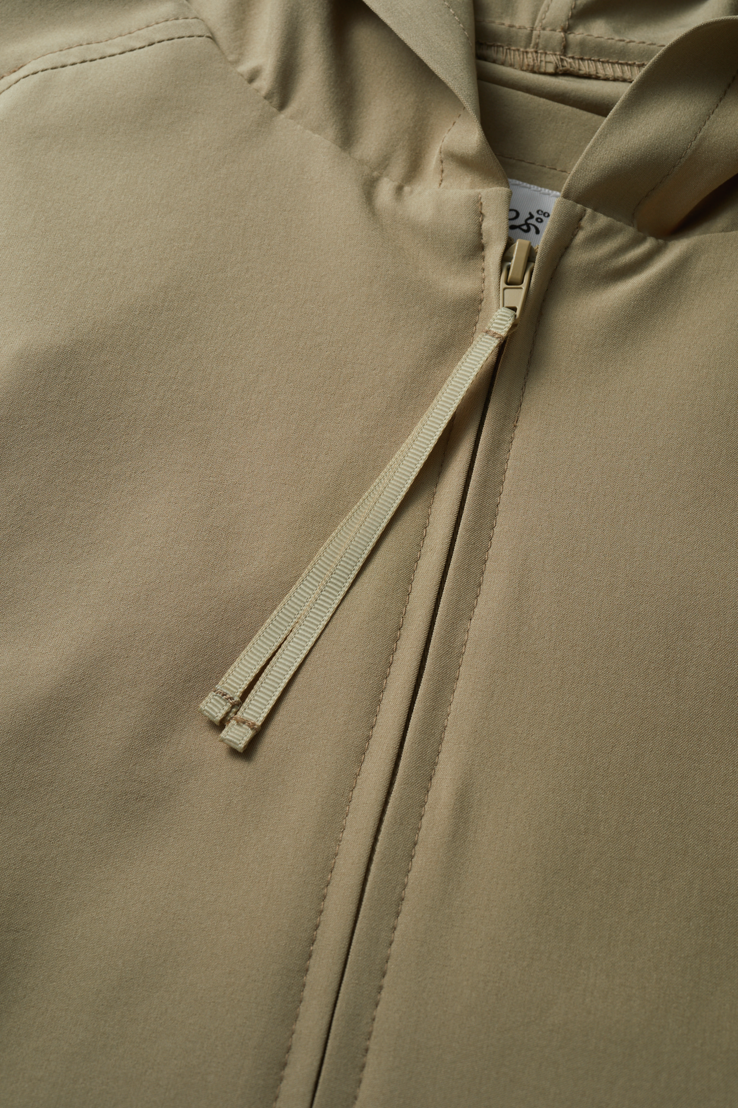 旅のアイデアを詰め込んだ撥水・ＵＶカットほのかわフーディーブルゾン【フェリシモ×ことりっぷ】