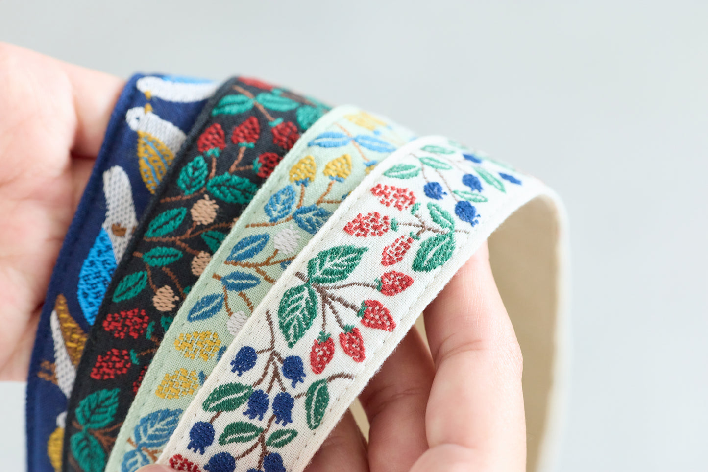 チロルリボンのカメラストラップ【レピヤンリボン】