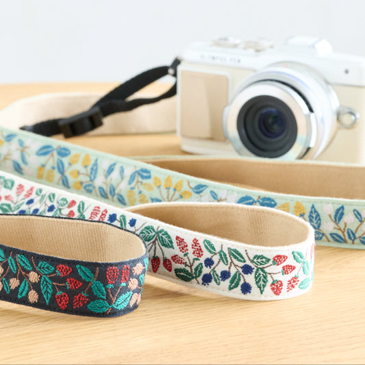 チロルリボンのカメラストラップ【レピヤンリボン】
