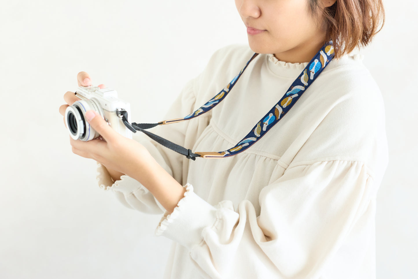 チロルリボンのカメラストラップ【レピヤンリボン】