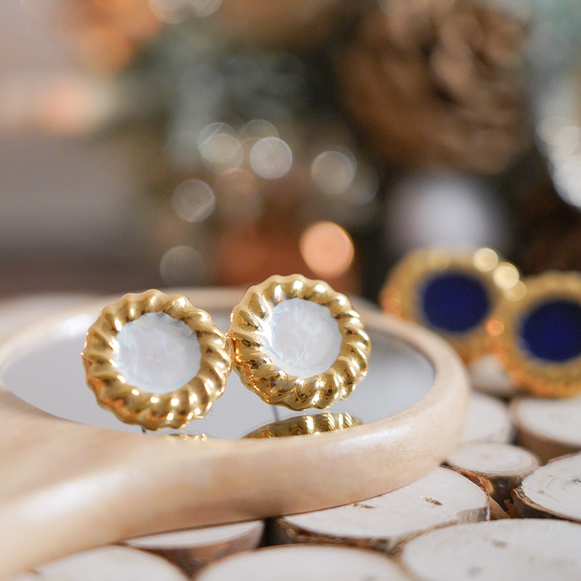 夏の耳元は涼しげに。さわやかな青いピアス＆イヤリング