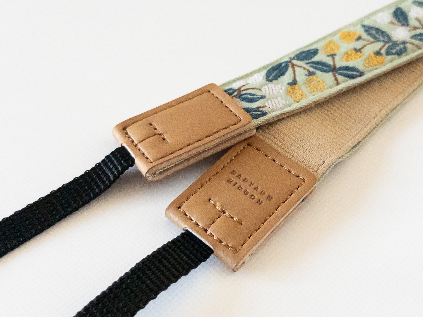 チロルリボンのカメラストラップ【レピヤンリボン】